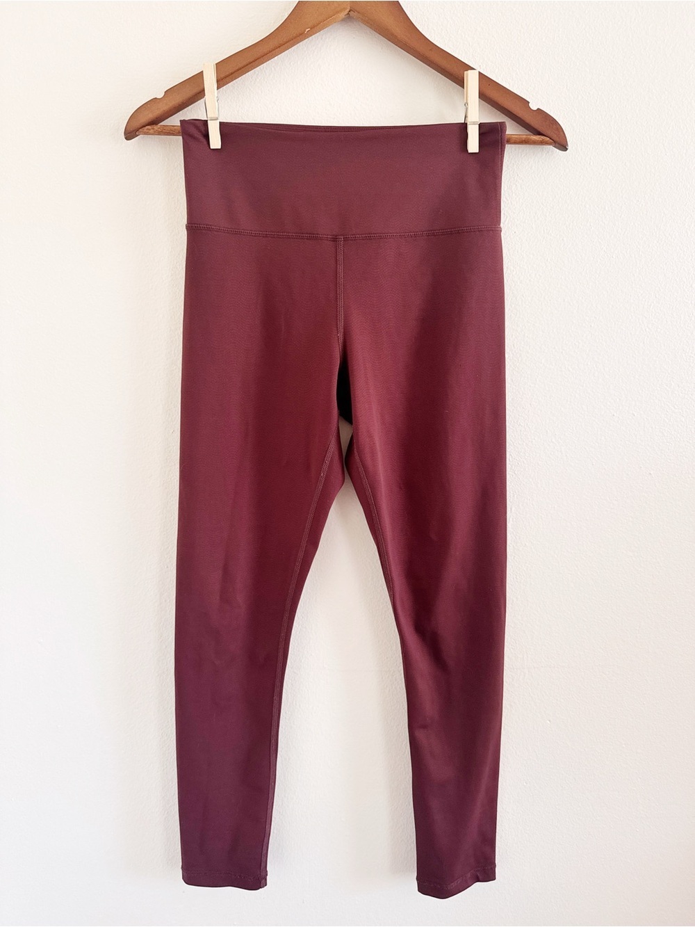 Zyia High-Waist Leggings in Burgundy size 4